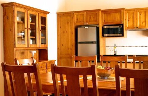 Lovedale Cottage | Cottages on Lovedale - No. 1 - 3 bedroom, 2 bathroom cottage in sensational Lovedale location