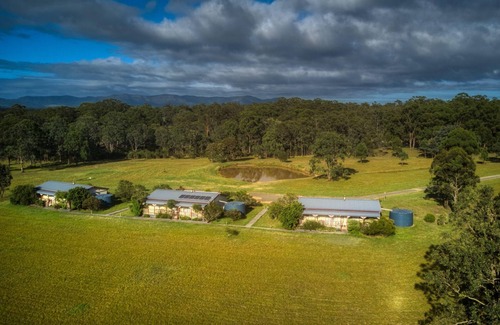 Lovedale Cottage | Cottages on Lovedale - No. 1 - 3 bedroom, 2 bathroom cottage in sensational Lovedale location