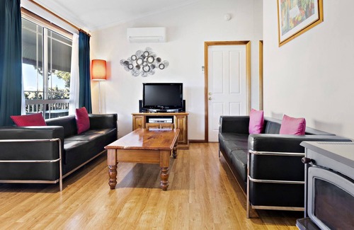 Lovedale Cottage | Cottages on Lovedale - No. 2 (2 bedroom) - 2 bedroom, 2 bathroom cottage in convenient Lovedale location