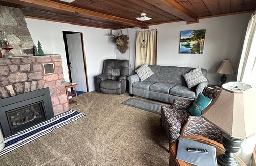 Hayward Cottage | Cottages on Round Lake, up to 6 people in each