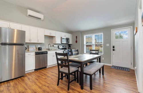 Atlantic Beach House | Cottages @ Pearl Beach -Walk to Beach-Suite C