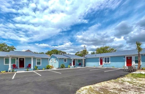 Atlantic Beach House | Cottages @ Pearl Beach -Walk to Beach-Suite C