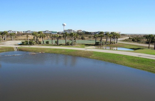 Ocean Isle Beach Villa | CottageVacations4u Sea View- ocean view-elevator-pool club-DOG FRIENDLY