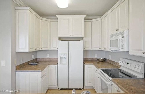 Ocean Isle Beach Villa | CottageVacations4u "7 Day Weekend" 200 YDS to beach-pool club-tennis-pickleball-basketball courts