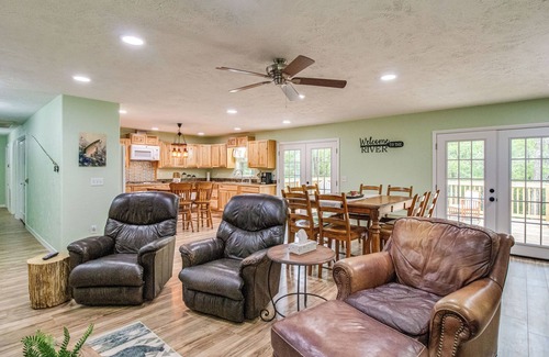 Cotter House | Cotter Home w/Deck ~ 1 Mi to Big Spring Park!