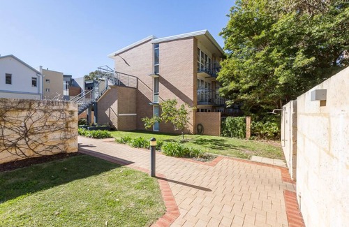 Cottesloe Apartment | Cottesloe Tree Top Studio - Executive Escapes