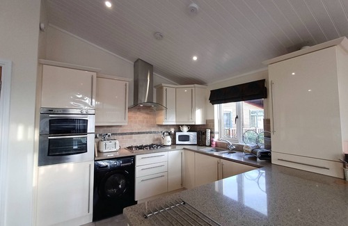 Troutbeck Bridge Ski Chalet | Cottontail Lodge - a holiday lodge that sleeps 4 guests in 2 bedrooms