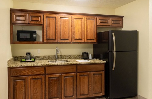Pooler Hotel | Cottonwood Suites Savannah Hotel & Conference Center
