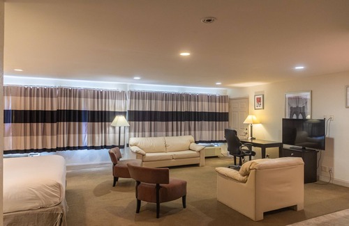 Pooler Hotel | Cottonwood Suites Savannah Hotel & Conference Center