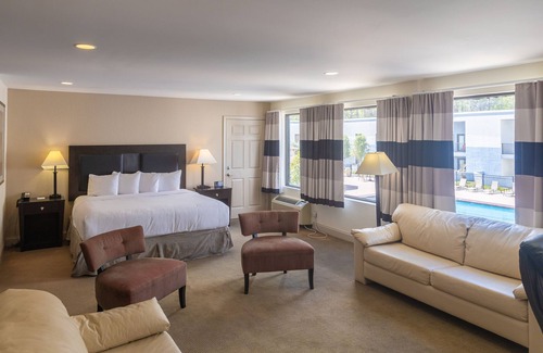 Pooler Hotel | Cottonwood Suites Savannah Hotel & Conference Center