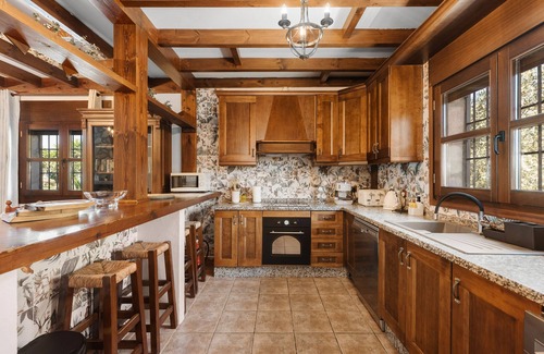 Antequera Villa | Country House 'Cortijo Era Del Realenguillo' with Mountain View, Wi-Fi and Air Conditioning