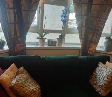 London Borough of Bromley Apartment | Couch bed
