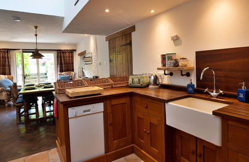 Ross-on-Wye Cottage | Cougars Creek - Exotic Animal Sanctuary