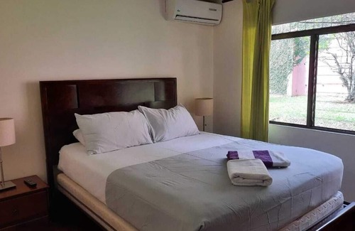 San Jose Cottage | Country house with pool and Jacuzzi, large green area and Wifi, work and rest