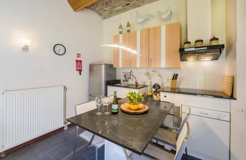 Mesch Apartment | Country Apartment with Views