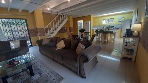 Port Elizabeth Apartment | Country Breez Inn - Port Elizabeth