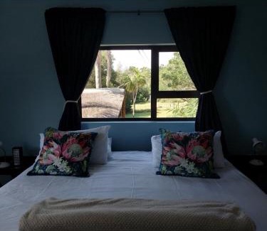 Port Elizabeth Apartment | Country Breez Inn - Port Elizabeth