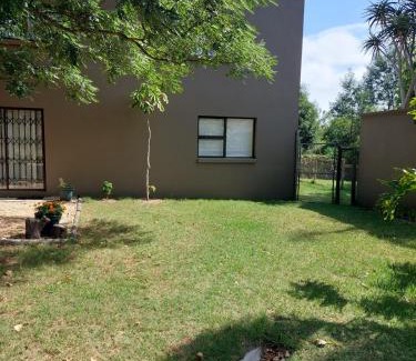 Port Elizabeth Apartment | Country Breez Inn - Port Elizabeth