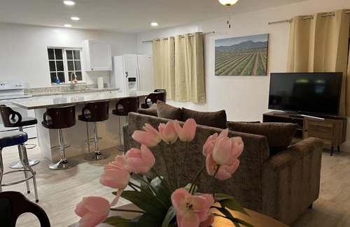 Lake Isabella House | Country Bungalow with Jacuzzi on over 2 Acres