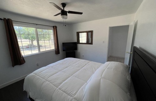 Lake Isabella House | Country Bungalow with Jacuzzi on over 2 Acres