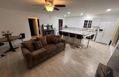 Lake Isabella House | Country Bungalow with Jacuzzi on over 2 Acres