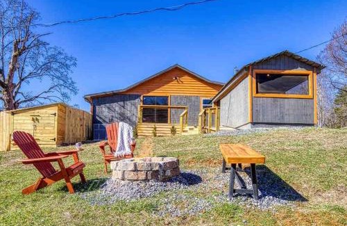 Kodak House | Country Cabin, Fenced area for pets, Hot Tub, Arcade!