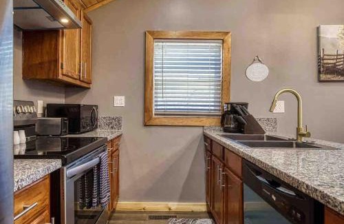 Kodak House | Country Cabin, Fenced area for pets, Hot Tub, Arcade!