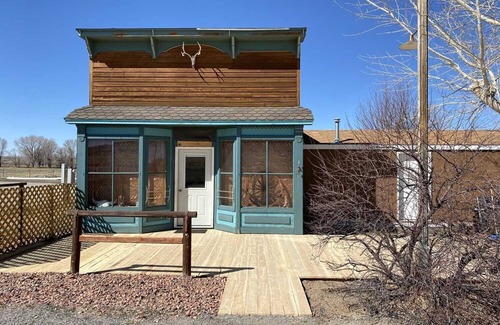 Riverton Cabin | Country Cabin Located In Central Wyoming