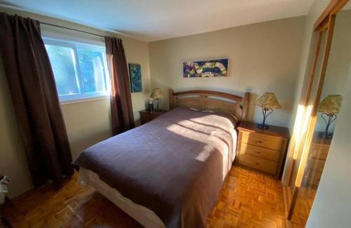 Chertsey Ski Chalet | Country Chalet with Lakefront