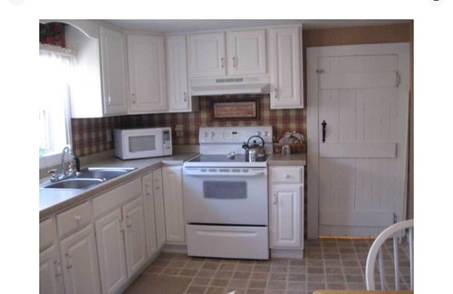 Franklin Cottage | country charm cottage in a quiet neighborhood. easy access.