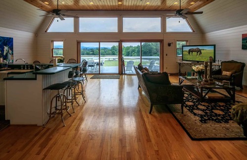 Hendersonville House | Country-Chic "Barndominium" overlooking Mount Pisgah