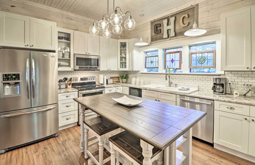 Cotter House | Country-Chic Cotter Home w/Outdoor Living Space!