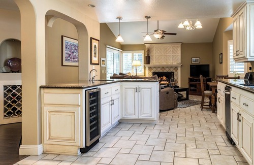 South Redlands House | Country Club-Adjacent Home w/Pool, Jacuzzi & More