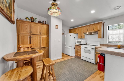 Big Bear City Cabin | Country Club Chalet