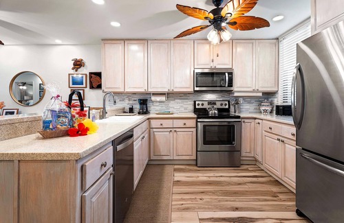 Historic Kailua Village Condo | Country Club Villas#115