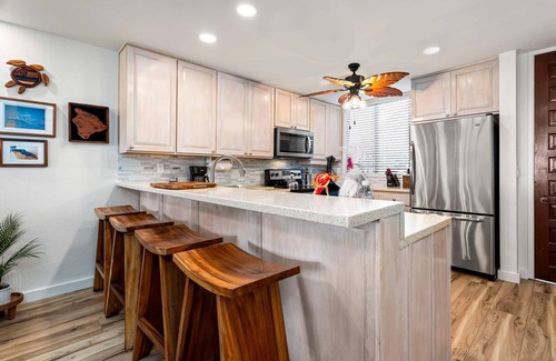 Historic Kailua Village Condo | Country Club Villas#115