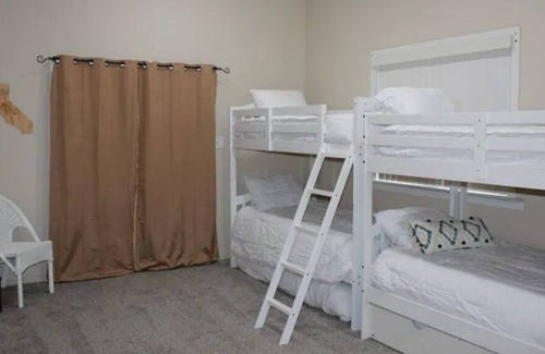 Vista Cottage | Country cottage 30 mins from San Diego county beaches! Oceanside is calling you!
