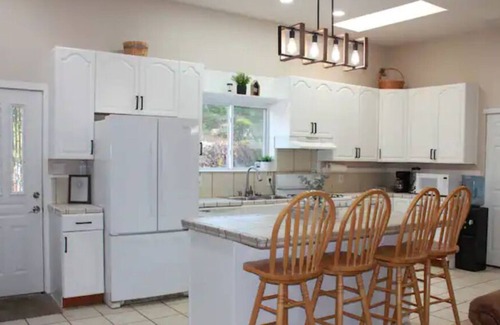 Vista Cottage | Country cottage 30 mins from San Diego county beaches! Oceanside is calling you!