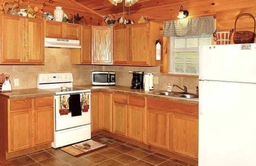 Newport Cabin | Country Cottage by RedAwning