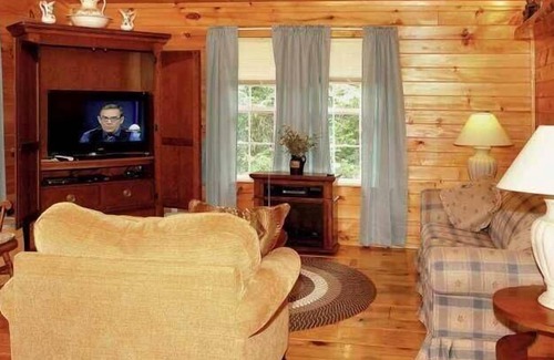 Newport Cabin | Country Cottage by RedAwning