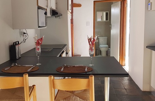 Port Elizabeth Cottage | Country Cottage in Conservation Area off Pari Park
