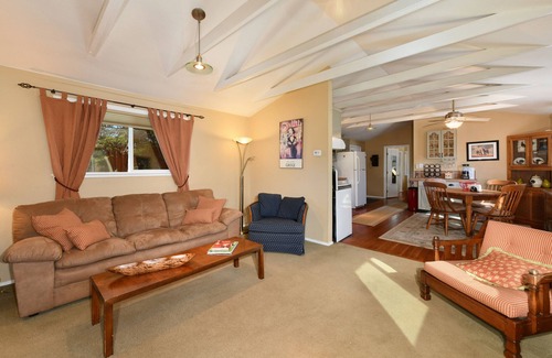 Cloverdale Cottage | Country Cottage on a beautiful Winecountry Vineyard