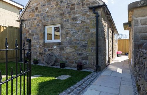 Hulme End House | Country Cottage with Hot Tub - pre-heated for your arrival