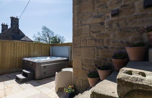 Hulme End House | Country Cottage with Hot Tub - pre-heated for your arrival