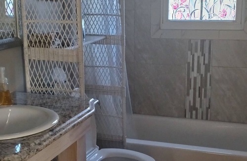Hickory Apartment | Country Cozy, Like a Hotel, only better