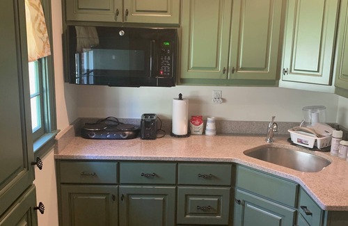 Monroe House | Country Estate near Beautiful Downtown Monroe Shopping and Dining