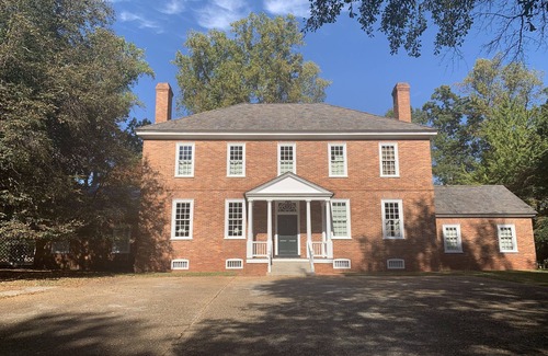Monroe House | Country Estate near Beautiful Downtown Monroe Shopping and Dining