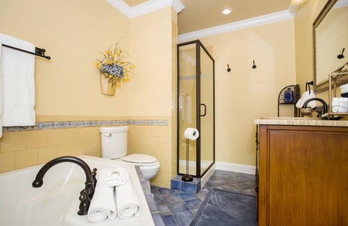 La Grange Bed & Breakfast | Country Faire King Luxury Suite with extra-large soaking tub
