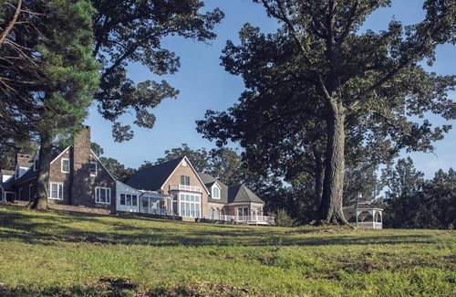 Leesburg House | Country Farm Estate - The Manor at Courtland Farm - Sleeps up to 20 people.