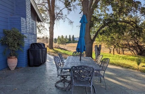 Cedar Ridge House | Country Farmhouse on Wine Trail Hot Tub & Pool Table